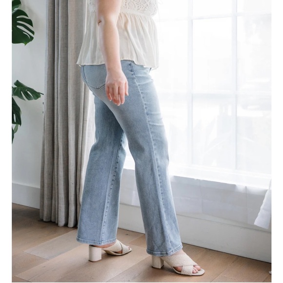 Judy Blue Plus High Rise Front Yoke Retro Wide Leg Light Wash 24W - Picture 8 of 9